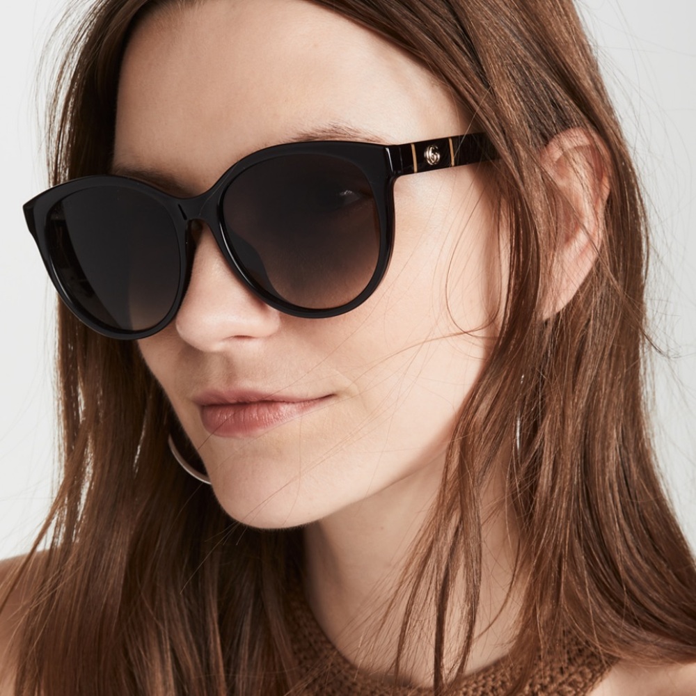 Gucci Sunglassrs in shiny black. Great condition.